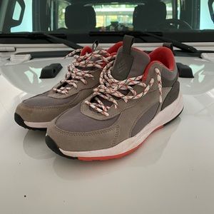 Columbia waterproof hiking shoes W8.5